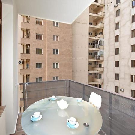 예레반 74/3New Building In The Center Of The Capital 아파트 외부 사진