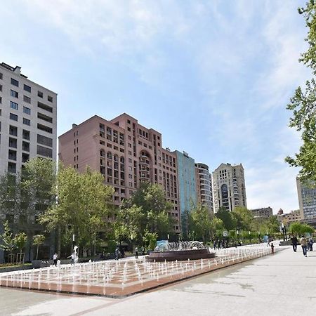 예레반 74/3New Building In The Center Of The Capital 아파트 외부 사진