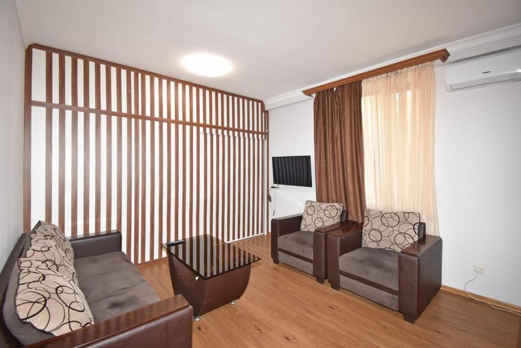 예레반 74/3New Building In The Center Of The Capital 아파트 외부 사진