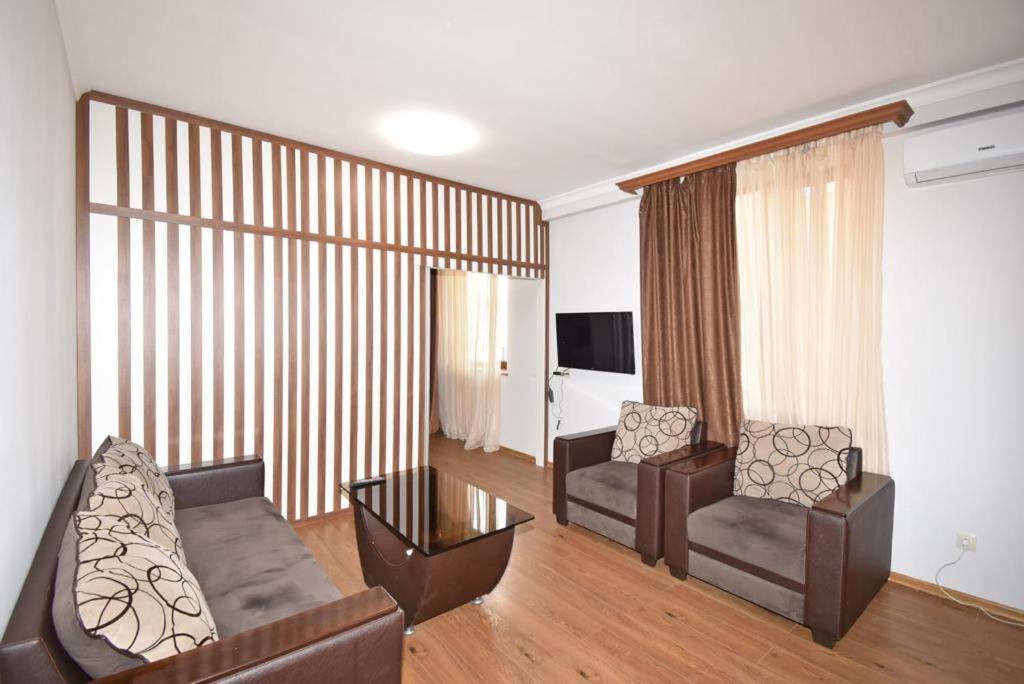 예레반 74/3New Building In The Center Of The Capital 아파트 외부 사진