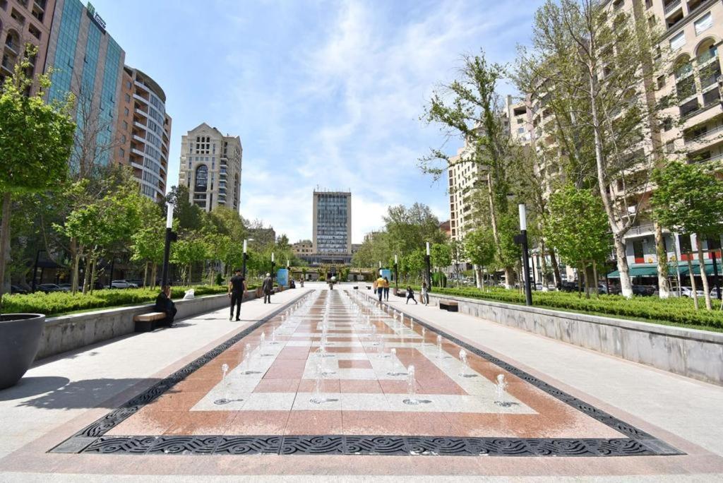 예레반 74/3New Building In The Center Of The Capital 아파트 외부 사진